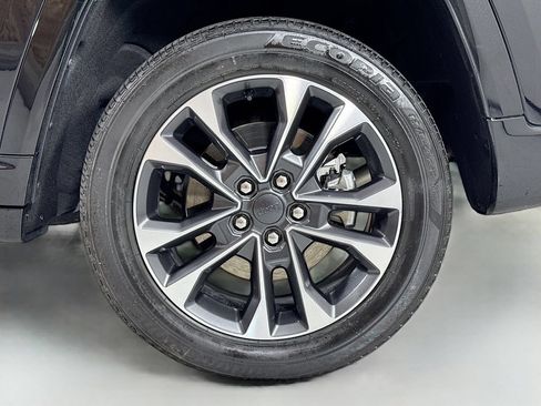 Used 2023 Jeep Grand Cherokee Overland AWD/4WD image 8