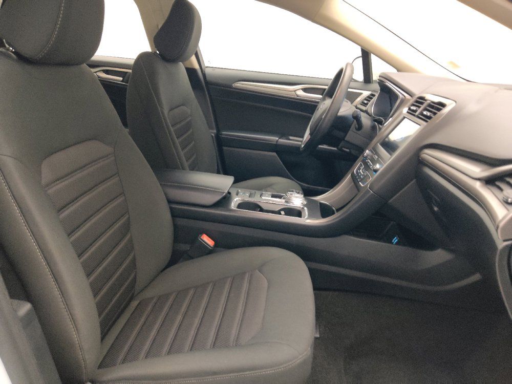 Used 2020 Ford Fusion SE FWD image 21