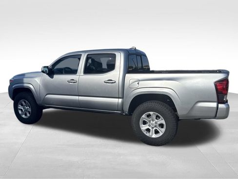 Used 2022 Toyota Tacoma SR AWD/4WD image 3