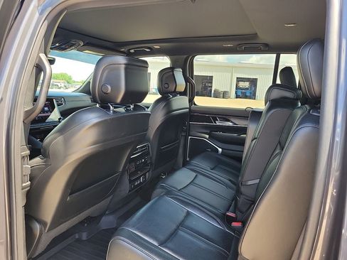 Used 2024 Jeep Wagoneer L 4WD w/ Premium Group I image 10