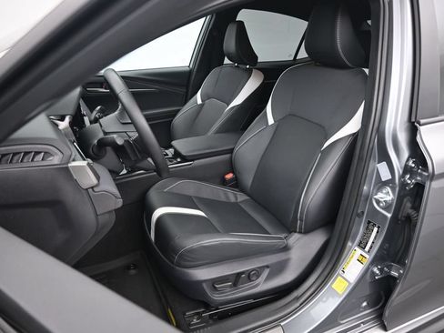 Used 2025 Toyota Camry SE FWD image 8