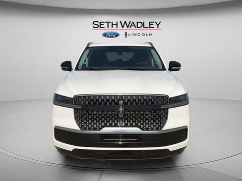 New 2025 Lincoln Navigator Reserve image 2