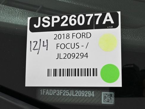 Used 2018 Ford Focus SE w/ SE Appearance Package image 27