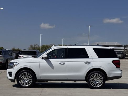 Used 2024 Ford Expedition Limited image 3
