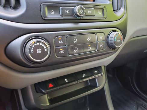 Used 2021 Chevrolet Colorado W/T RWD image 30