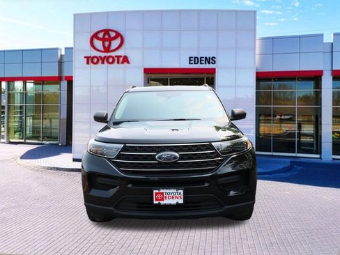 Used 2023 Ford Explorer XLT AWD/4WD image 12