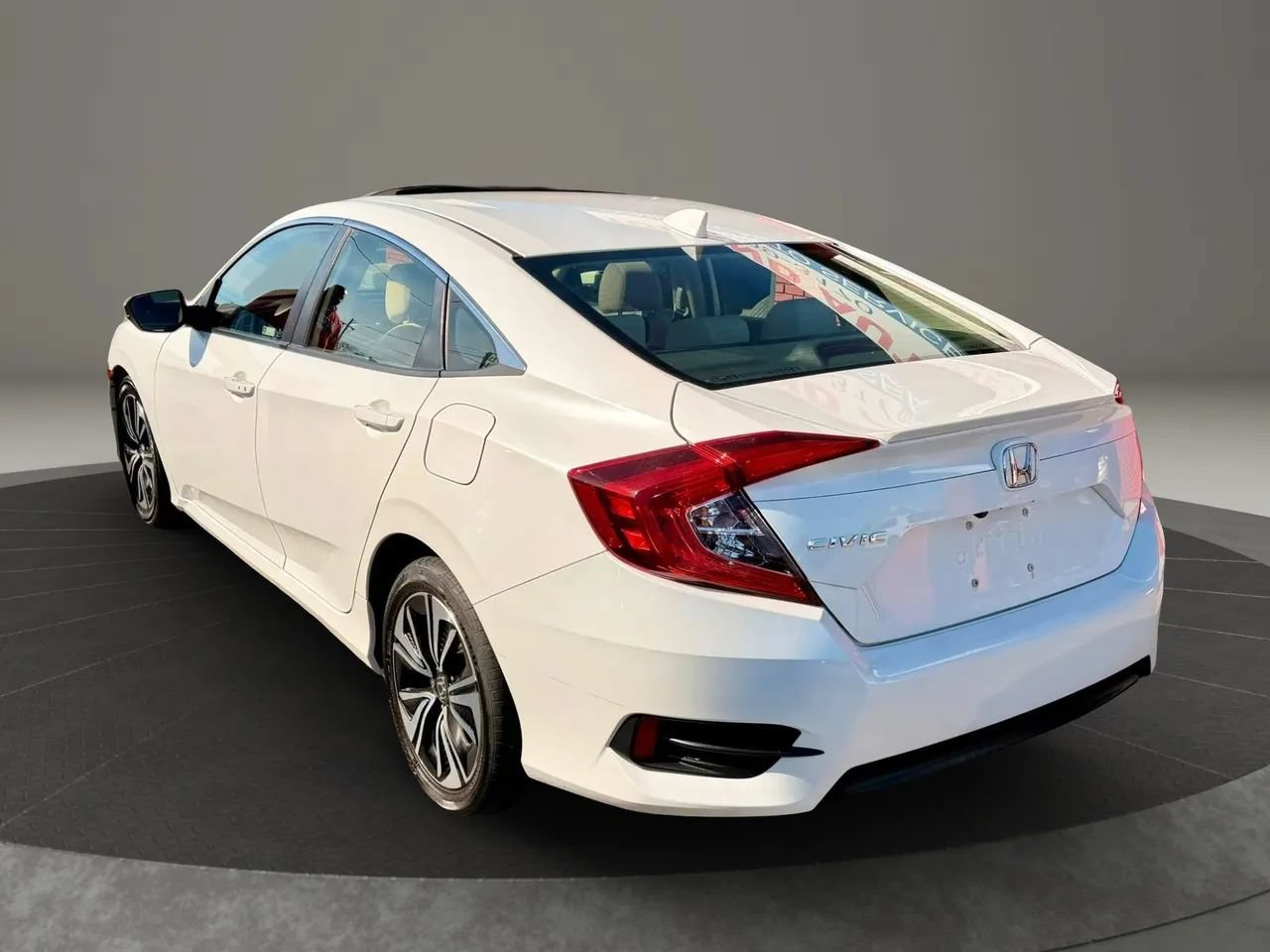 Used 2018 Honda Civic EX-T image 3