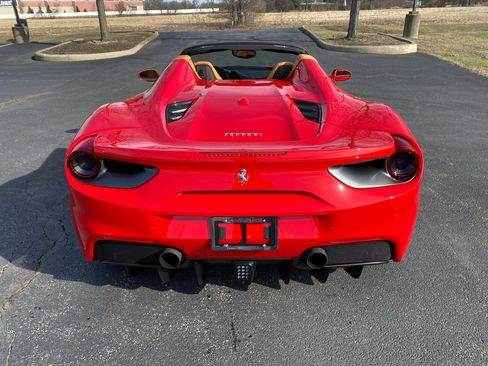 Used 2018 Ferrari 488 Spider image 11