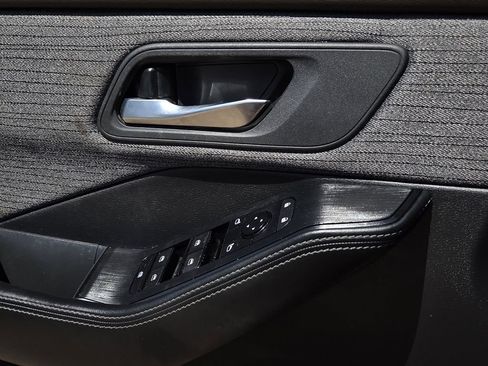 Used 2023 Nissan Rogue SV FWD image 17