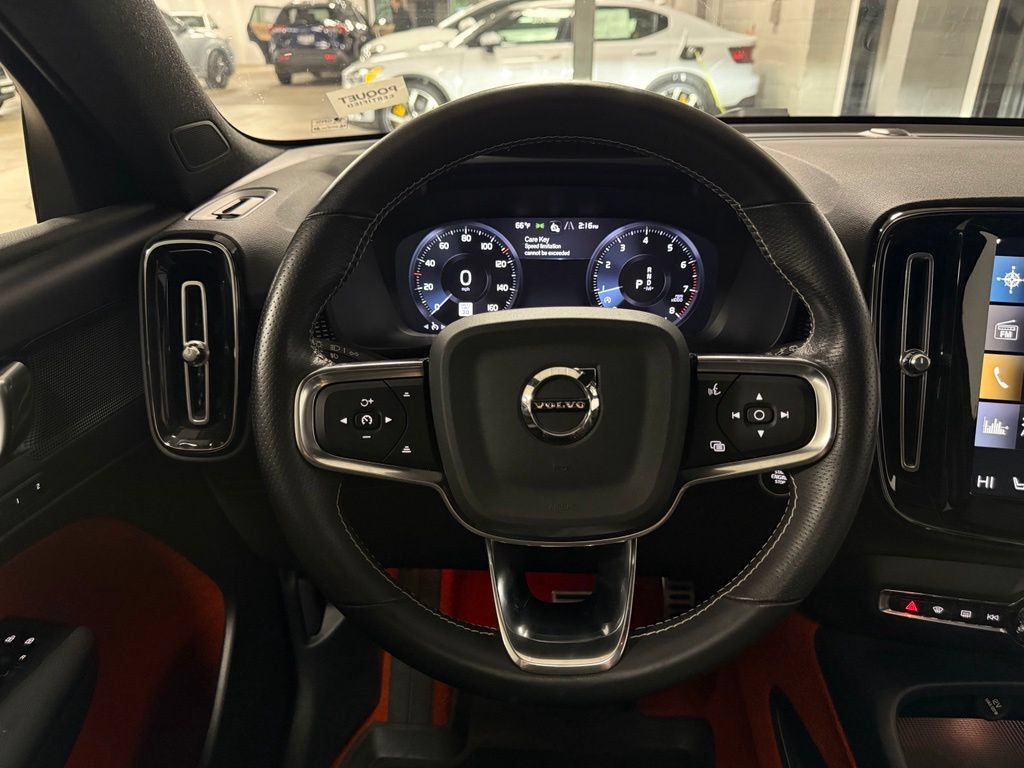 Used 2021 Volvo XC40 T5 R-Design AWD/4WD image 11