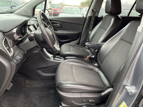 Used 2019 Chevrolet Trax LT w/ LT Convenience Package image 15