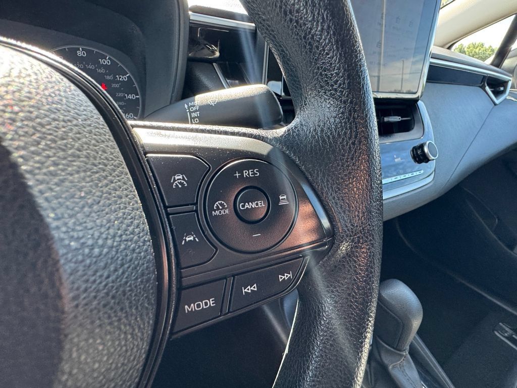 Used 2024 Toyota Corolla LE FWD image 31
