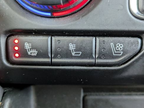 Used 2023 Chevrolet Suburban Premier image 24