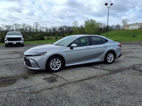 Used 2025 Toyota Camry LE FWD image 31