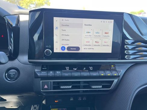 Used 2025 Toyota Camry SE image 29