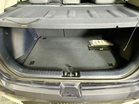 Used 2021 Hyundai Venue FWD image 28