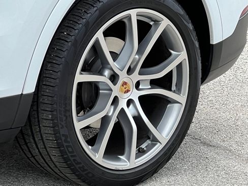 Certified 2020 Porsche Cayenne image 12