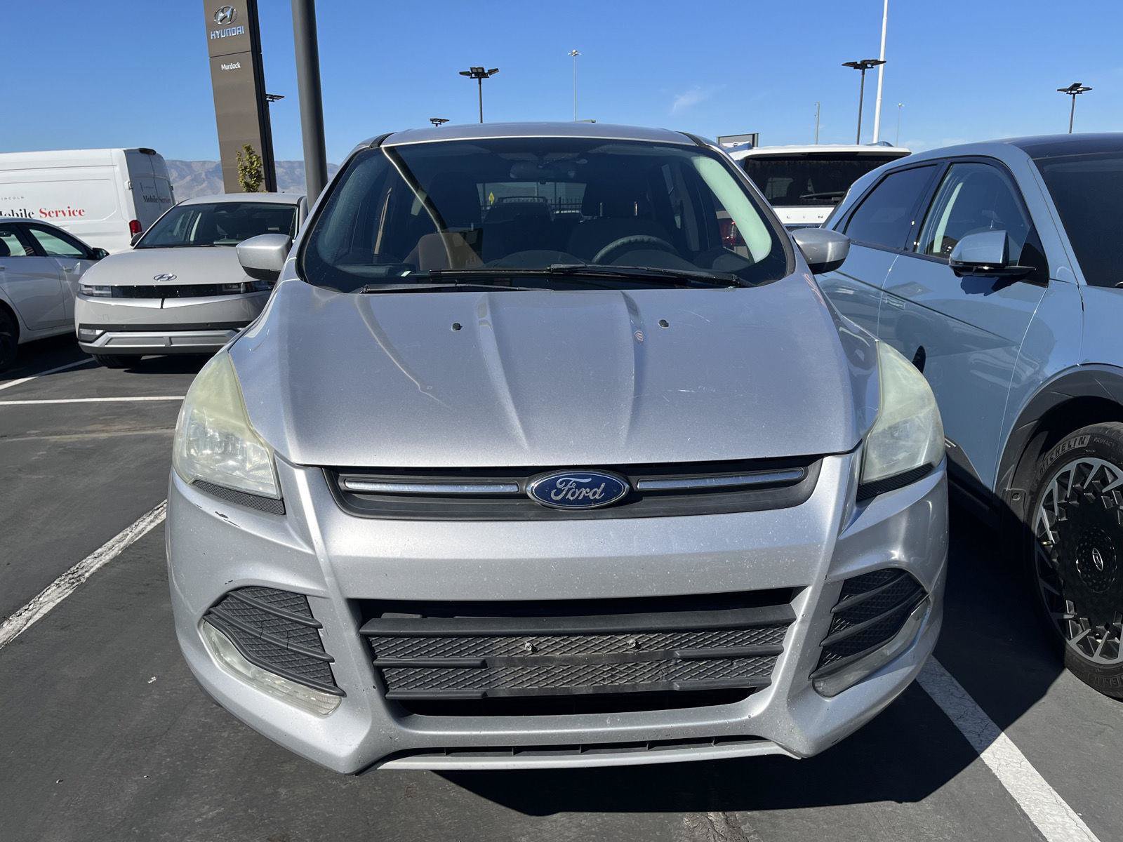 Used 2015 Ford Escape SE FWD image 2