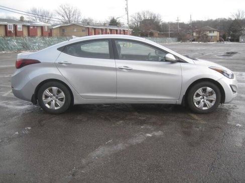 Used 2016 Hyundai Elantra SE FWD image 4