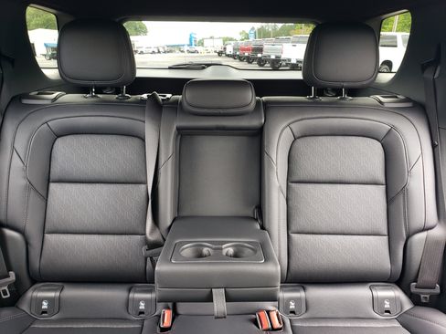 New 2026 Chevrolet Equinox LT w/ Convenience Package II FWD image 32