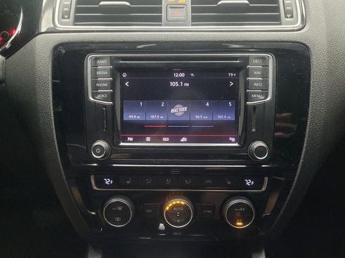 Used 2017 Volkswagen Jetta SEL FWD image 25