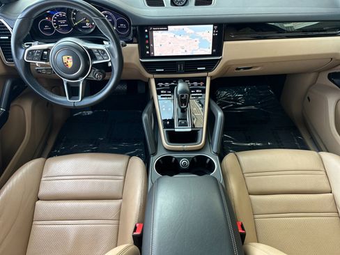 Used 2022 Porsche Cayenne E-Hybrid image 6