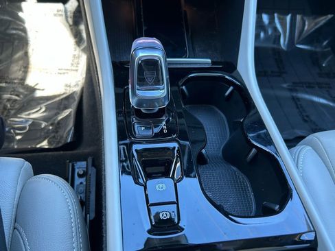 Used 2023 Volvo XC40 B5 Plus w/ Protection Package Premier image 20