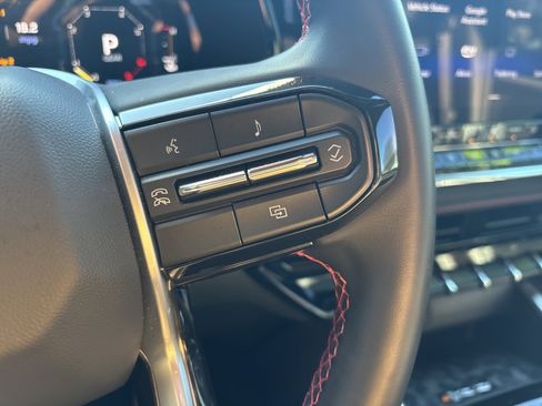 Used 2024 Chevrolet Colorado Z71 w/ Z71 Convenience Package 2 image 20