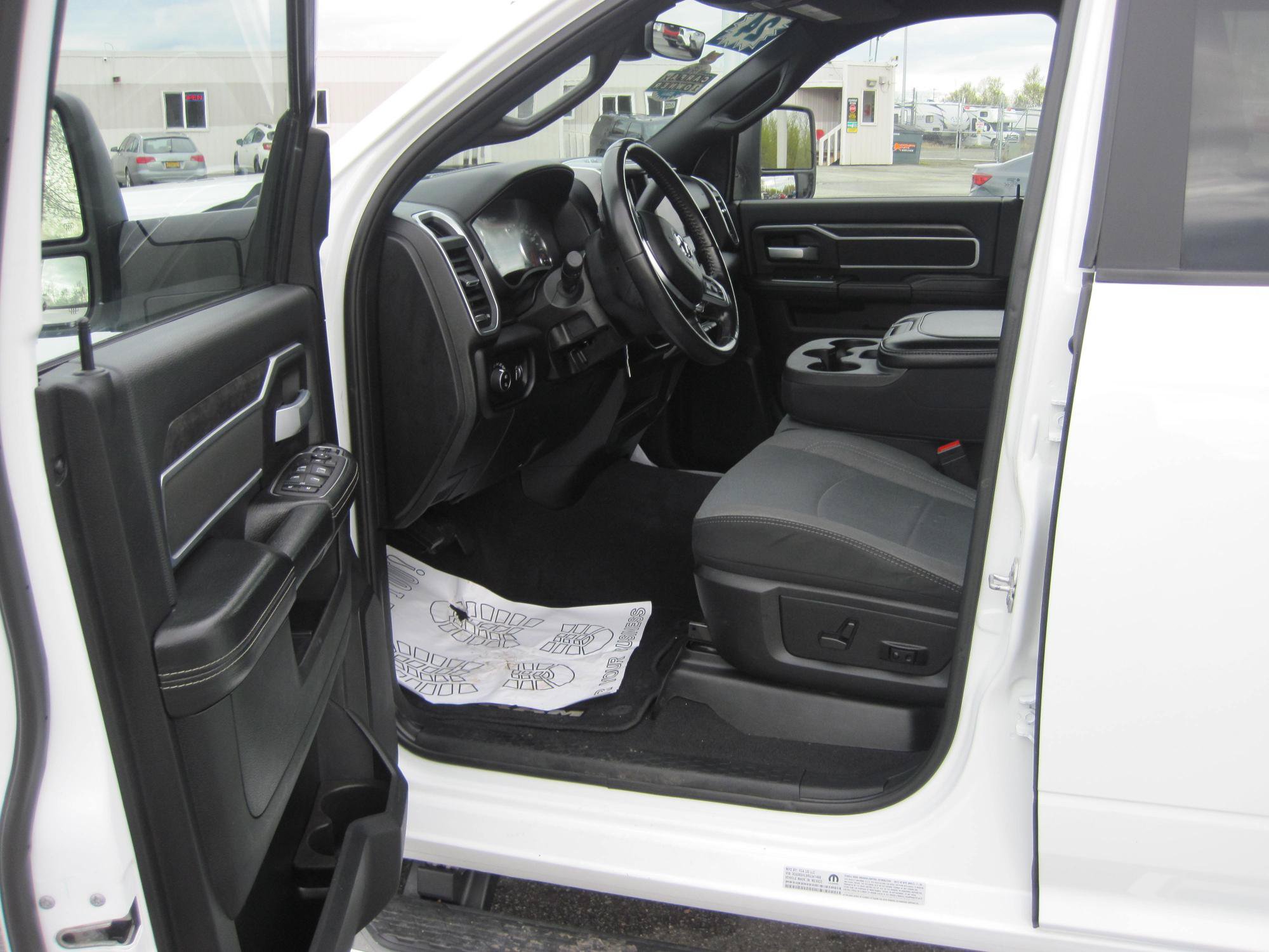 Used 2024 RAM 3500 Big Horn AWD/4WD image 11
