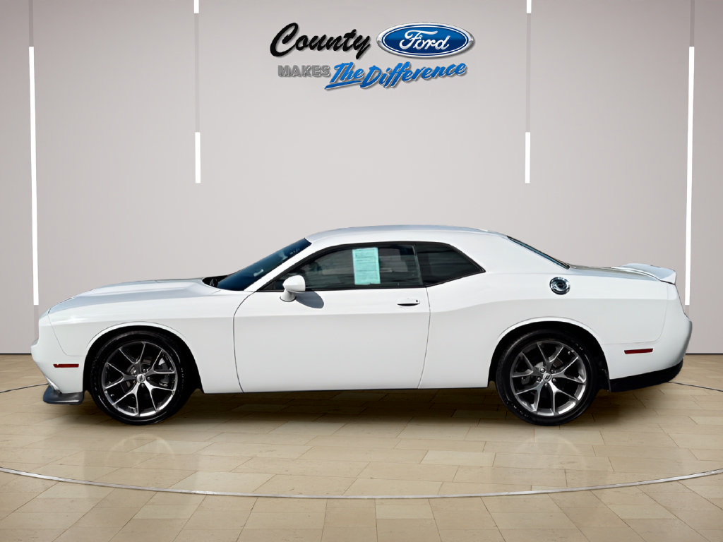 Used 2022 Dodge Challenger GT RWD image 3