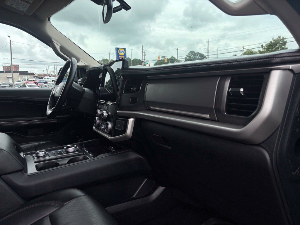 Used 2024 Ford Expedition XLT AWD/4WD image 28
