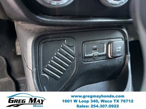 Used 2015 Jeep Renegade Latitude w/ Popular Equipment Group FWD image 20