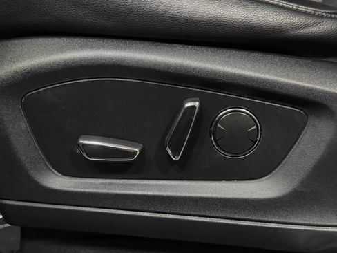 Used 2020 Ford Explorer Limited image 29