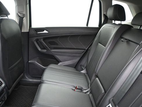 Used 2022 Volkswagen Tiguan SE AWD/4WD image 11