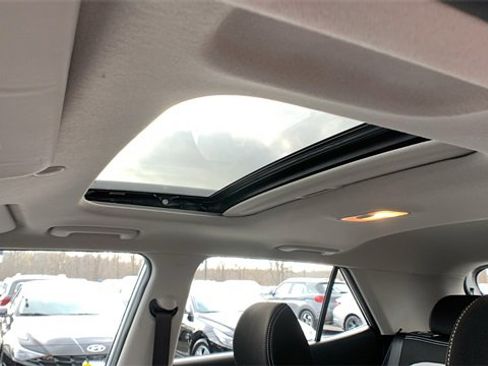 Certified 2023 Hyundai Venue SEL image 18