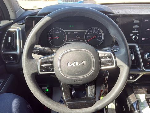 Used 2022 Kia Sorento LX FWD image 4