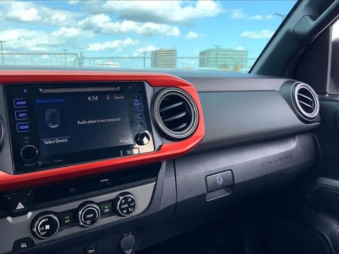 Used 2017 Toyota Tacoma TRD Sport w/ Tow Package image 35