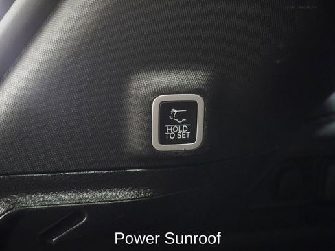 Used 2023 Jeep Grand Cherokee Altitude image 6