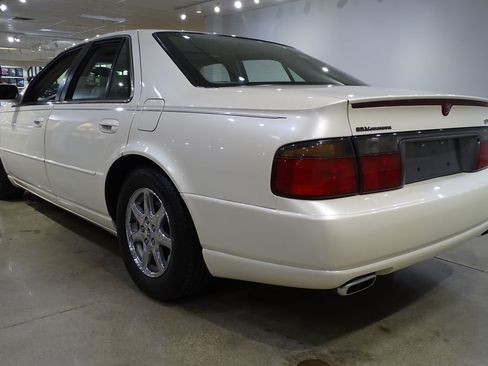 Used 2000 Cadillac Seville STS w/ Convenience Pkg FWD image 9