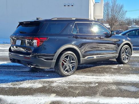 Used 2025 Ford Explorer ST image 9