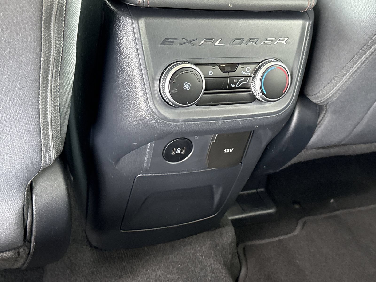 Used 2025 Ford Explorer Active RWD image 13