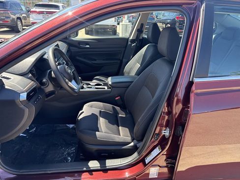Used 2024 Nissan Altima 2.5 SV FWD image 22
