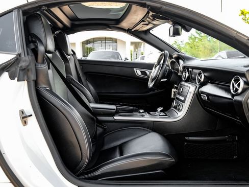 Used 2017 Mercedes-Benz SLC 300 image 31