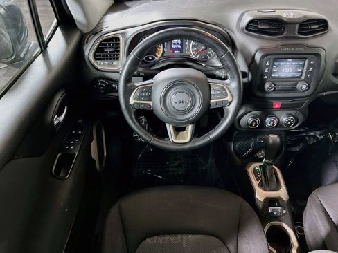 Used 2017 Jeep Renegade Latitude FWD image 19