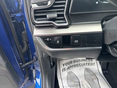 Certified 2023 Kia Sportage EX AWD/4WD image 11
