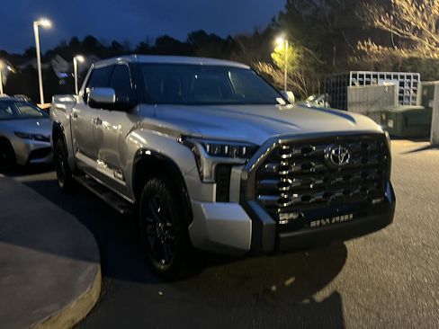 Used 2023 Toyota Tundra Platinum image 5
