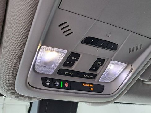Used 2019 Chevrolet Equinox Premier FWD image 19