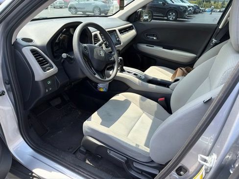 Used 2022 Honda HR-V LX image 2