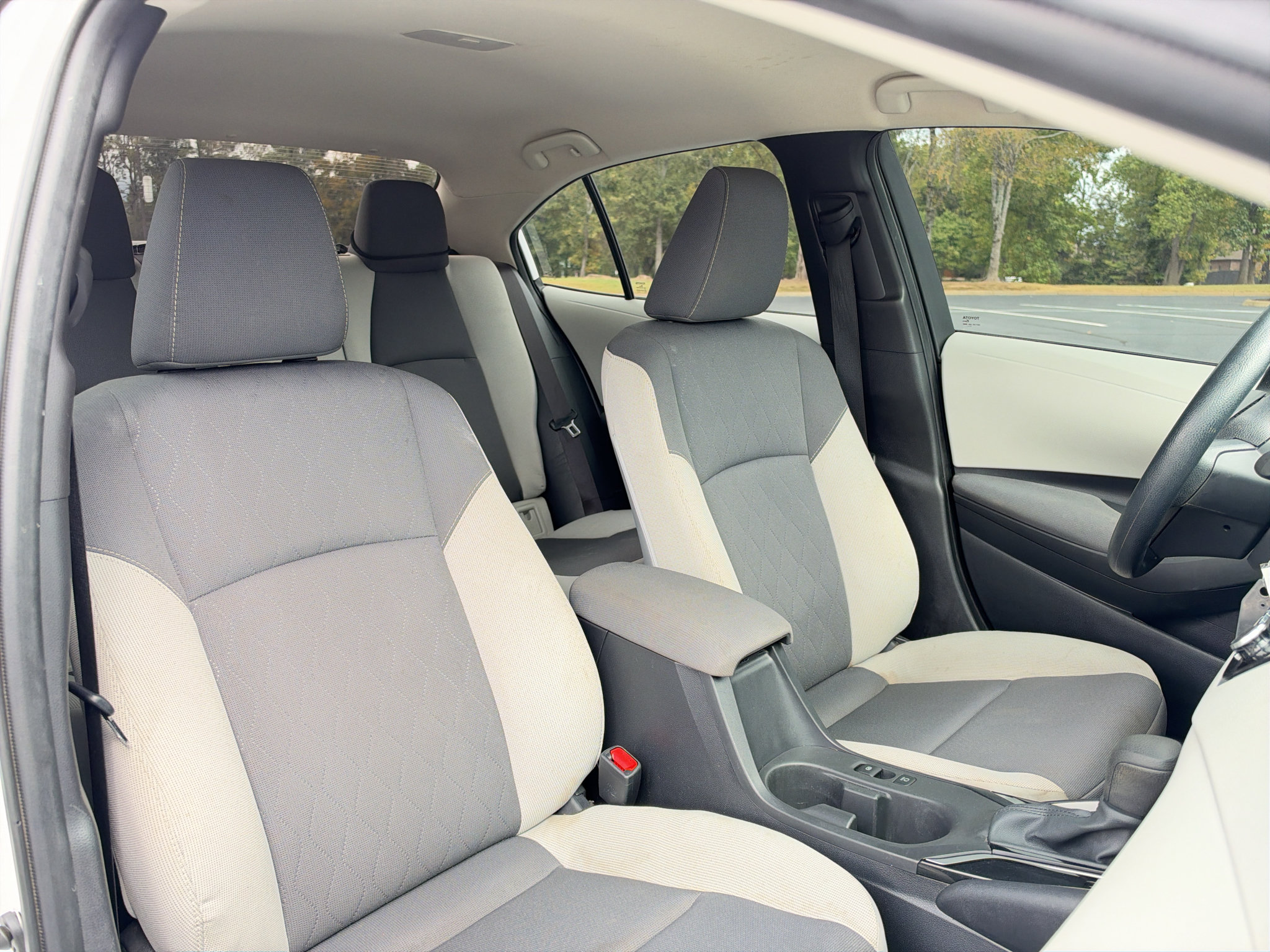 Used 2024 Toyota Corolla LE FWD image 16