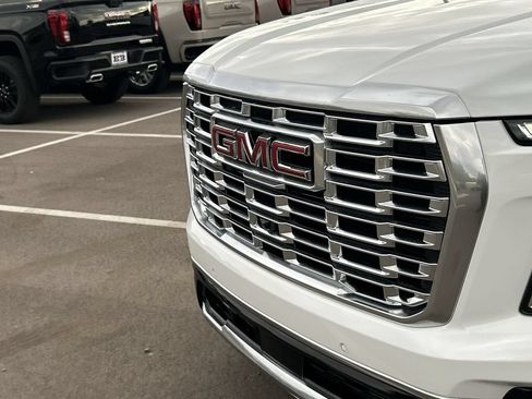 New 2026 GMC Yukon Denali w/ Denali Reserve Package AWD/4WD image 32